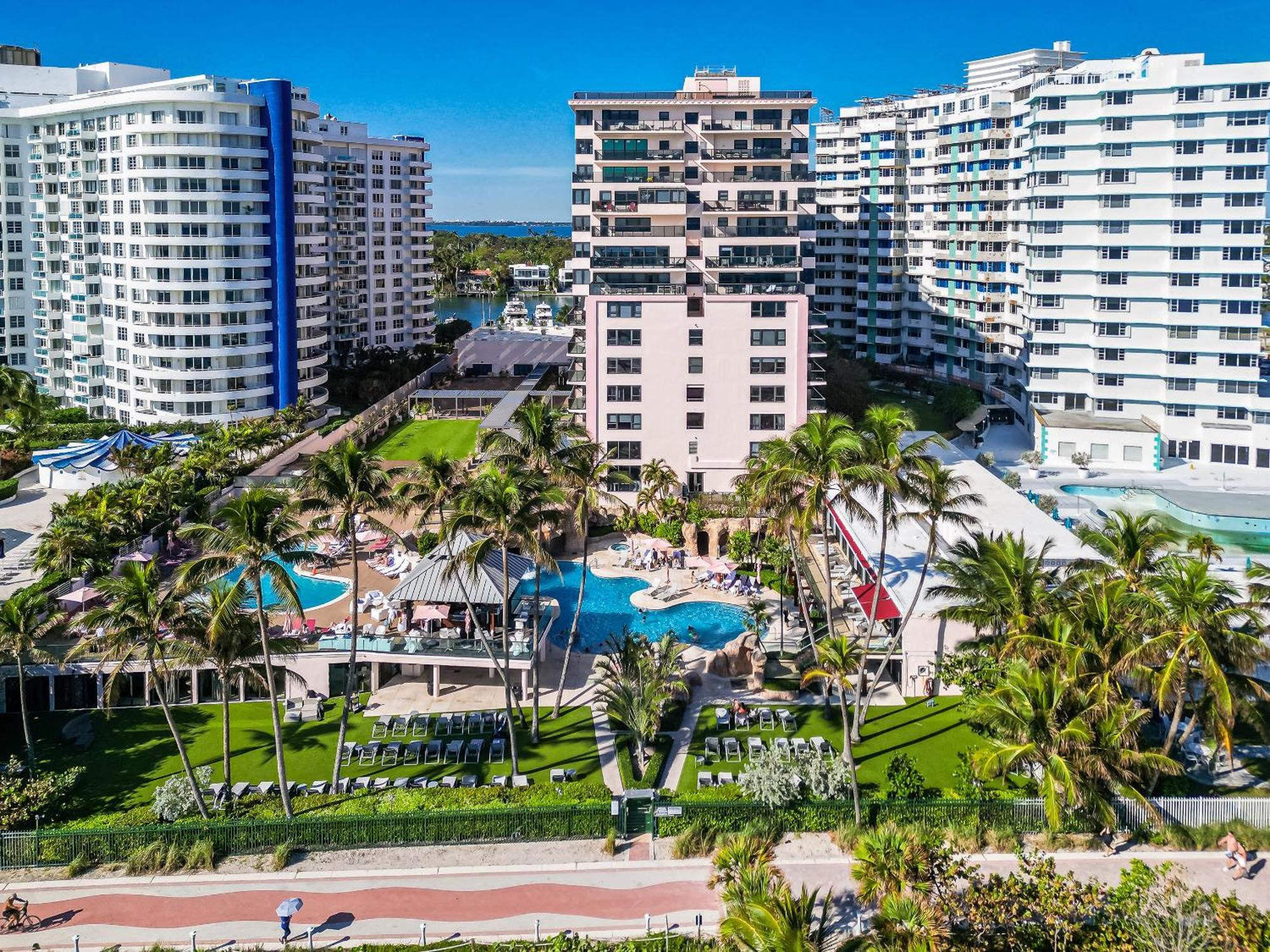 2 Bedrooms Unit Oceanfront The Alexander Appartamento